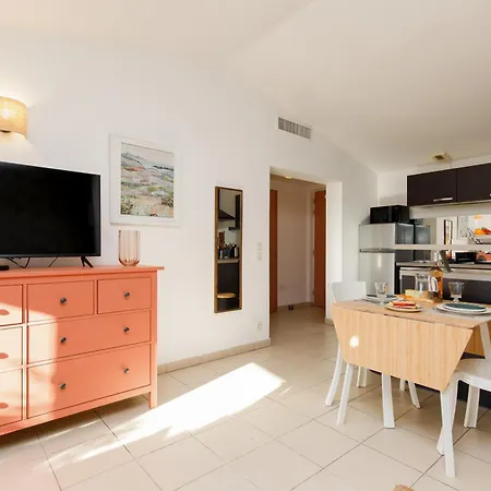 Holiday home La Petite Yourhosthelper *