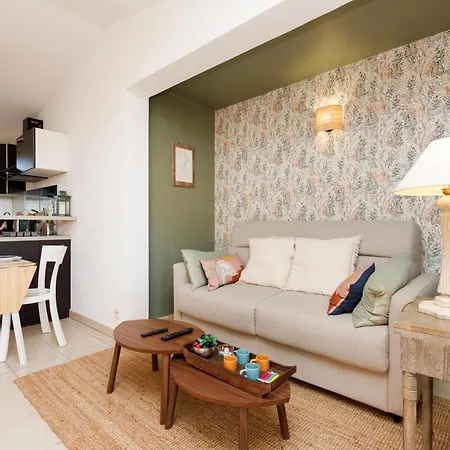 La Petite Yourhosthelper * Grimaud