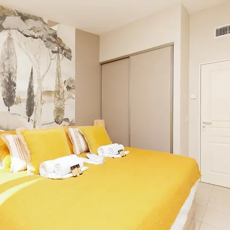 Holiday home La Petite Yourhosthelper *