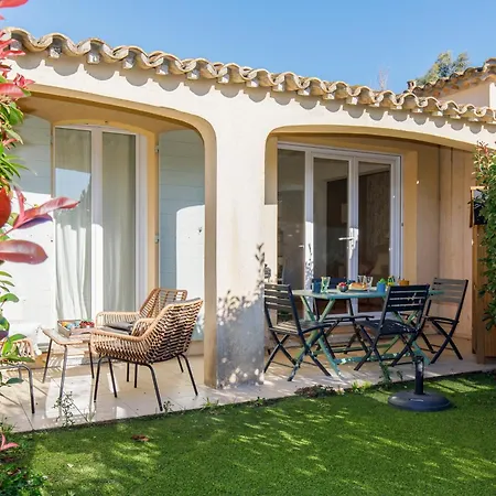 Holiday home La Petite Yourhosthelper *